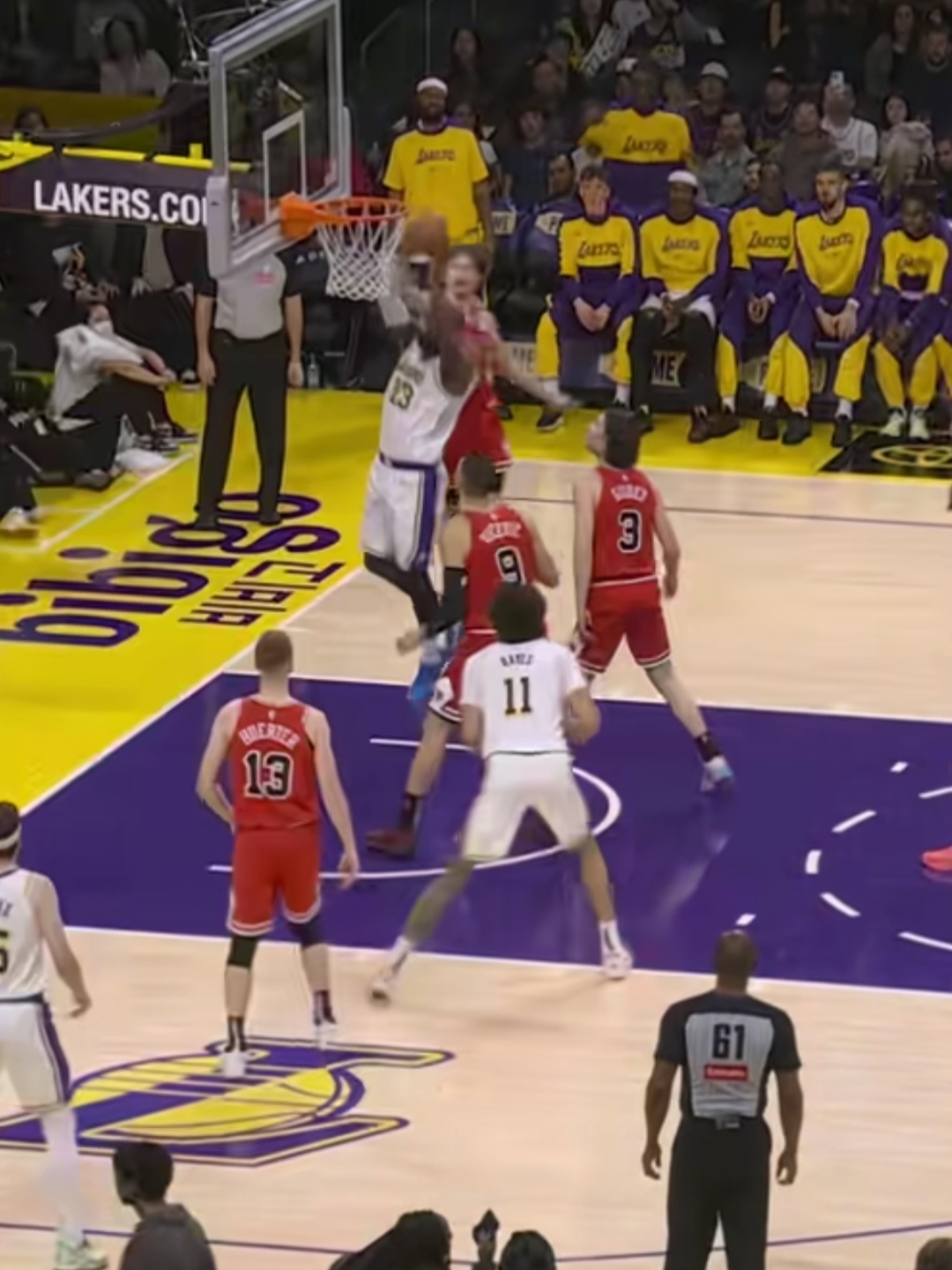 kaiyun-败北首场状态出色，日本队观众沸腾！，詹姆斯重返赛场观众掌声雷动的简单介绍