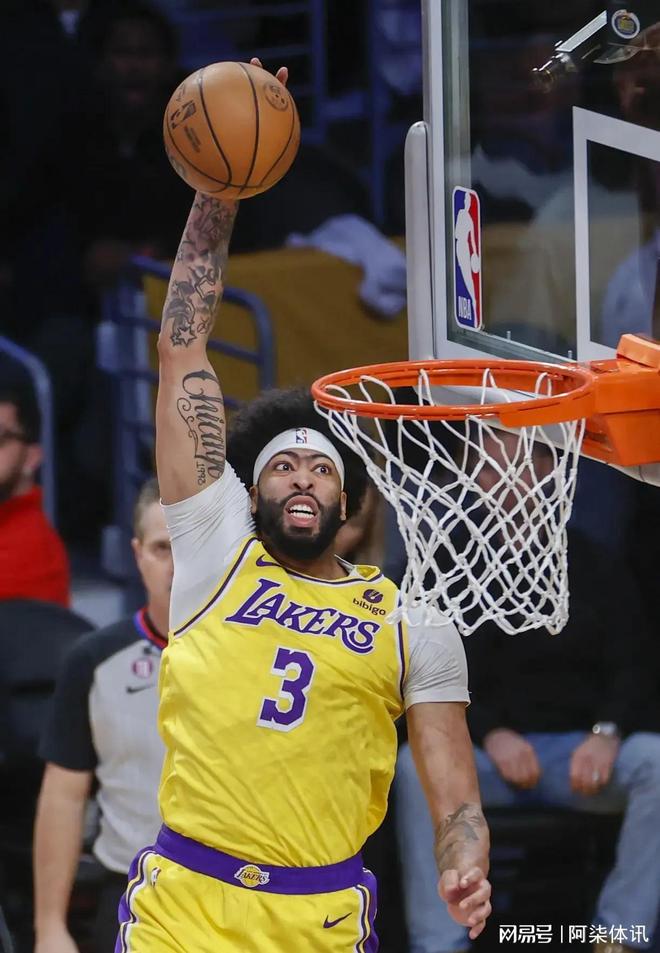 开云-包含浓眉哥迎来七赛季高光表现，瑞士队球迷沸腾！的词条